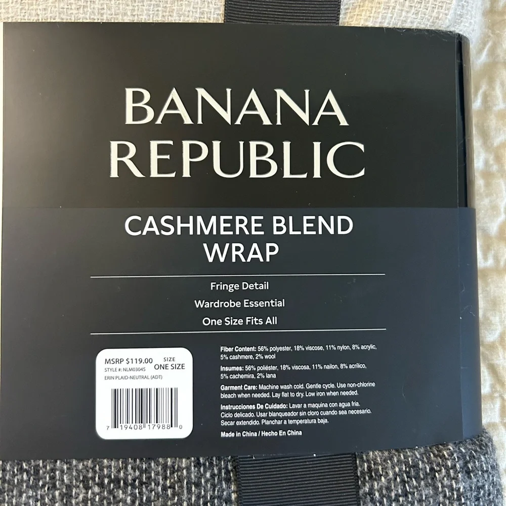 Banana Republic Cashmere Blend Black And Cream Plaid Wrap NEW ONE SIZE - Picture 5 of 6